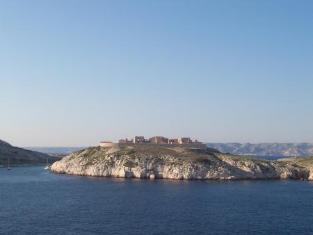 une petite &icirc;le a c&ocirc;t&eacute; de celle d'if