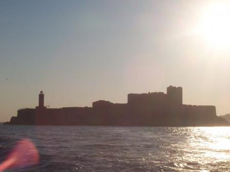 l'ile d'if a contre jour